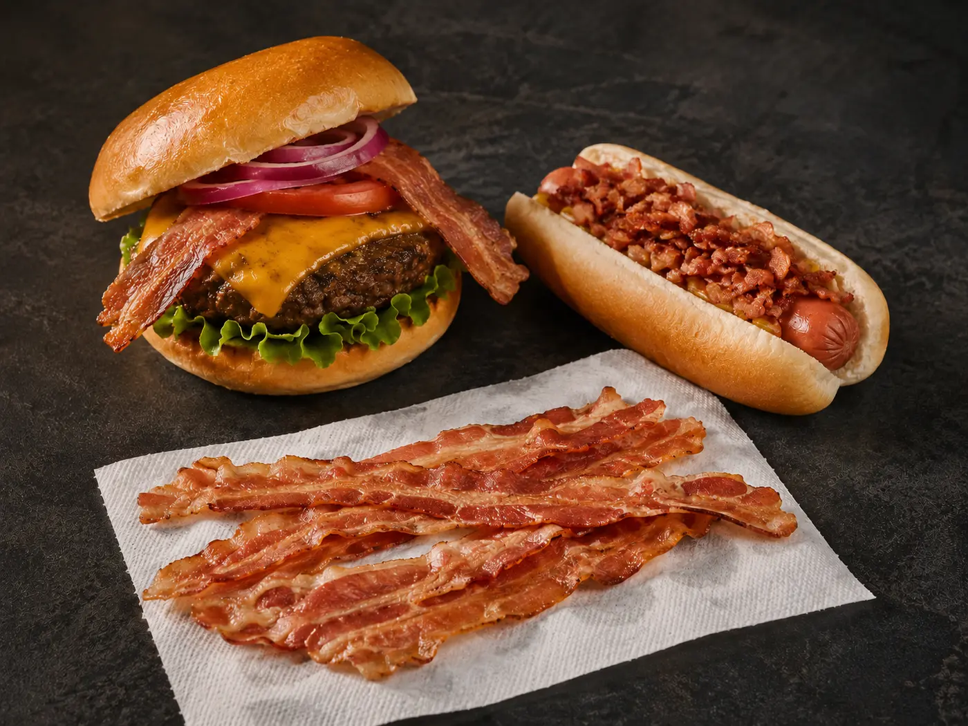 Hamburguesa, sándwich y tiras crujientes con tocineta delgada
